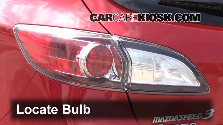 2011 Mazda 3 Mazdaspeed 2.3L 4 Cyl. Turbo Éclairage Feux de marche arrière (remplacer une ampoule)